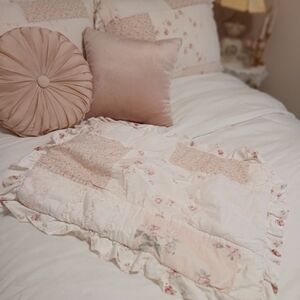 SIMPLY SHABBY CHIC Reversable 1 Beautiful Sham ..standard size Excellent
